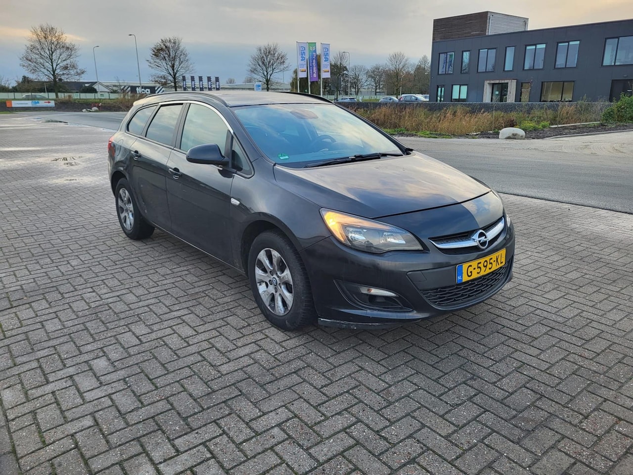 Opel Astra Sports Tourer - 1.6 CDTi Business + Clima Navigatie Zwart 2014 - AutoWereld.nl