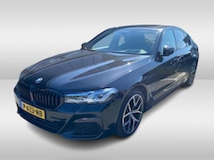 BMW 5-serie - 530e xDrive High Exe. M Sport / Schuifdak / Camera / Head-up / 19'' / CarPlay / Harman Kar