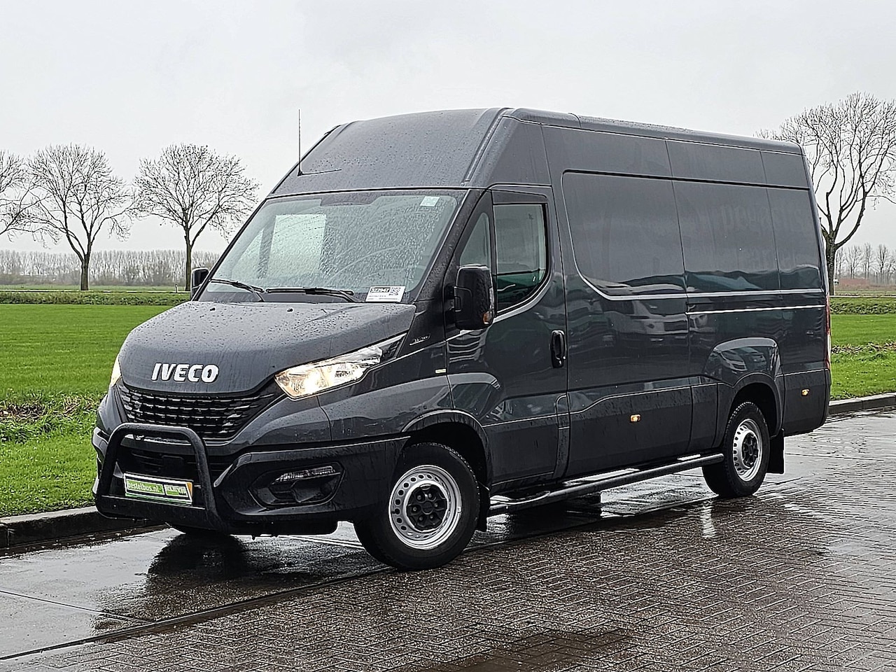 Iveco Daily - 35S14V 2.3 352 L3H2 ac laadlift in laadruimte EURO6 trekhaak 3500 kg - AutoWereld.nl