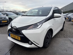 Toyota Aygo - 1.0 VVT-i x-play AUTOMAAT