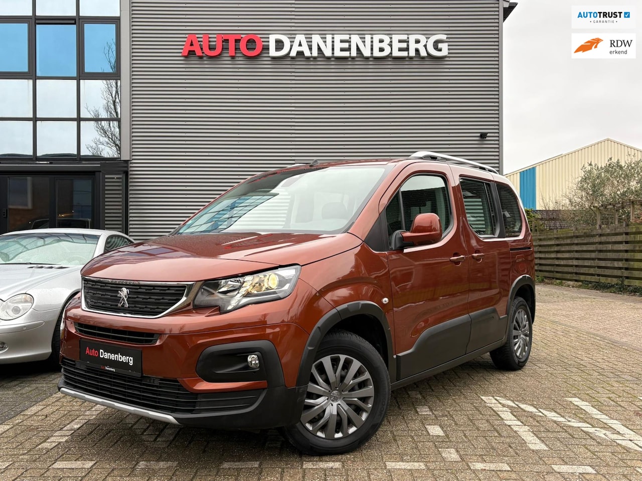 Peugeot Rifter - 1.2 Puretech Allure NAVI GARANTIE TREKHAAK - AutoWereld.nl