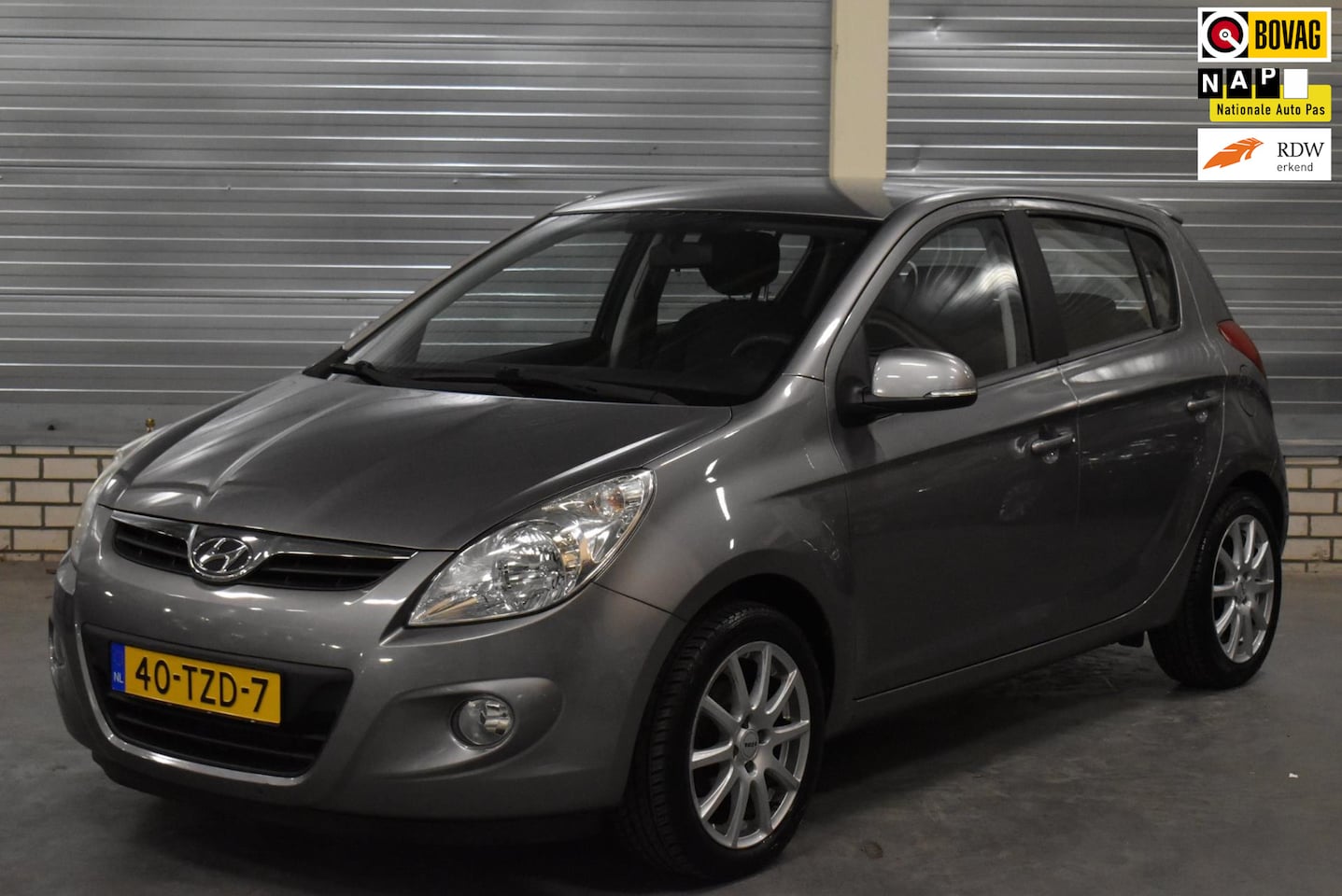Hyundai i20 - 1.2i Plus Pack +Bluetooth|Climate Control|LM Velgen| - AutoWereld.nl