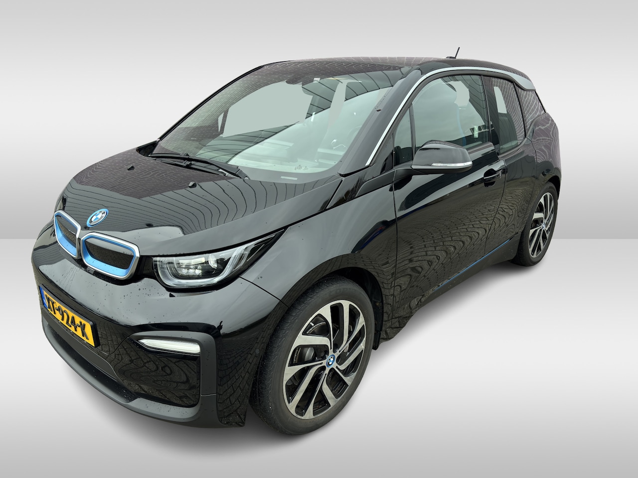 BMW i3 - Basis 120Ah 42 kWh / Camera / Navigatie / 19'' / Harman Kardon / Stoelverwarming / Cruise - AutoWereld.nl