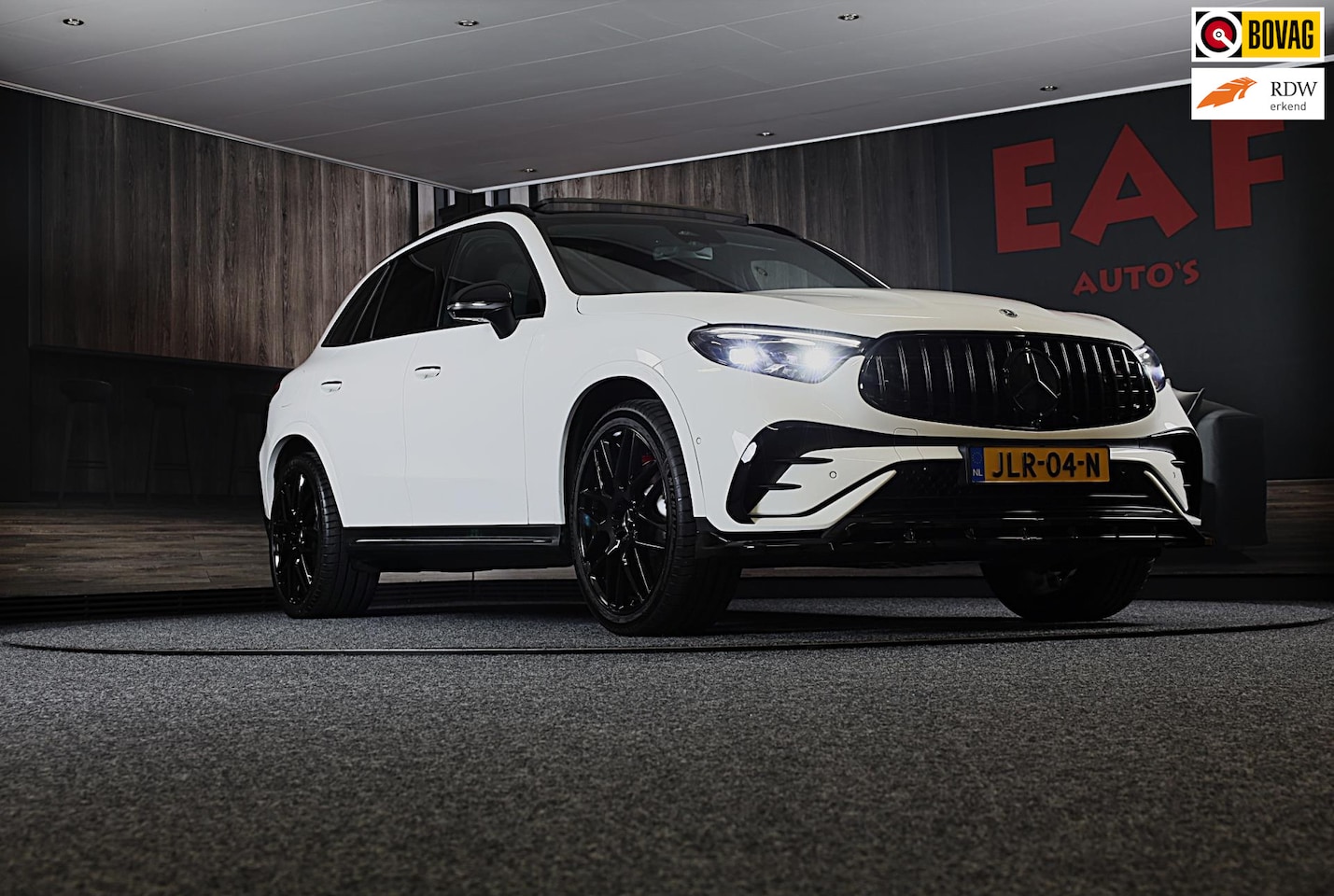 Mercedes-Benz GLC-klasse - 300e 4MATIC AMG 63 Look / Massage / Head Up / Memory / Open Pano / 360 Camera / Acc / Trek - AutoWereld.nl