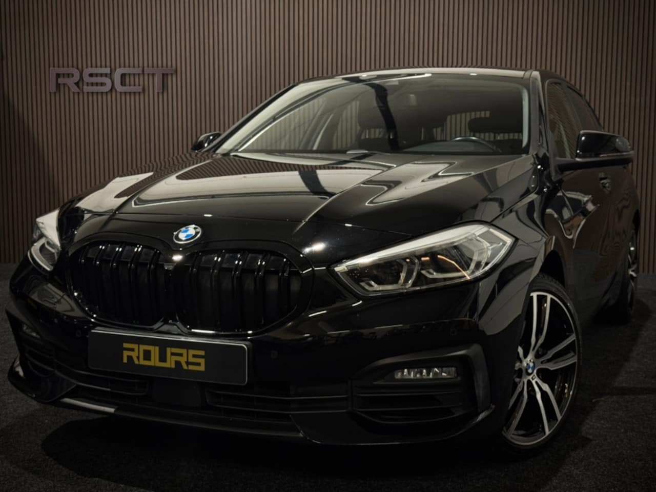 BMW 1-serie - 118i High Executive|Cruise|P.Sensoren|DCC|LED - AutoWereld.nl