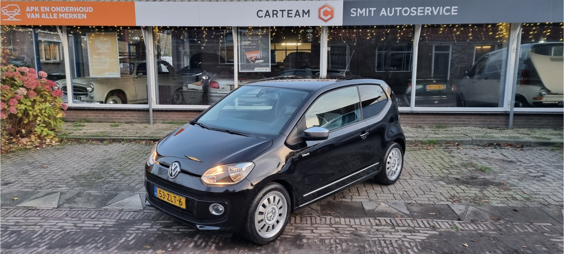 Volkswagen Up! - Black edition 1.0 high up! BlueMotion LMV airco - AutoWereld.nl