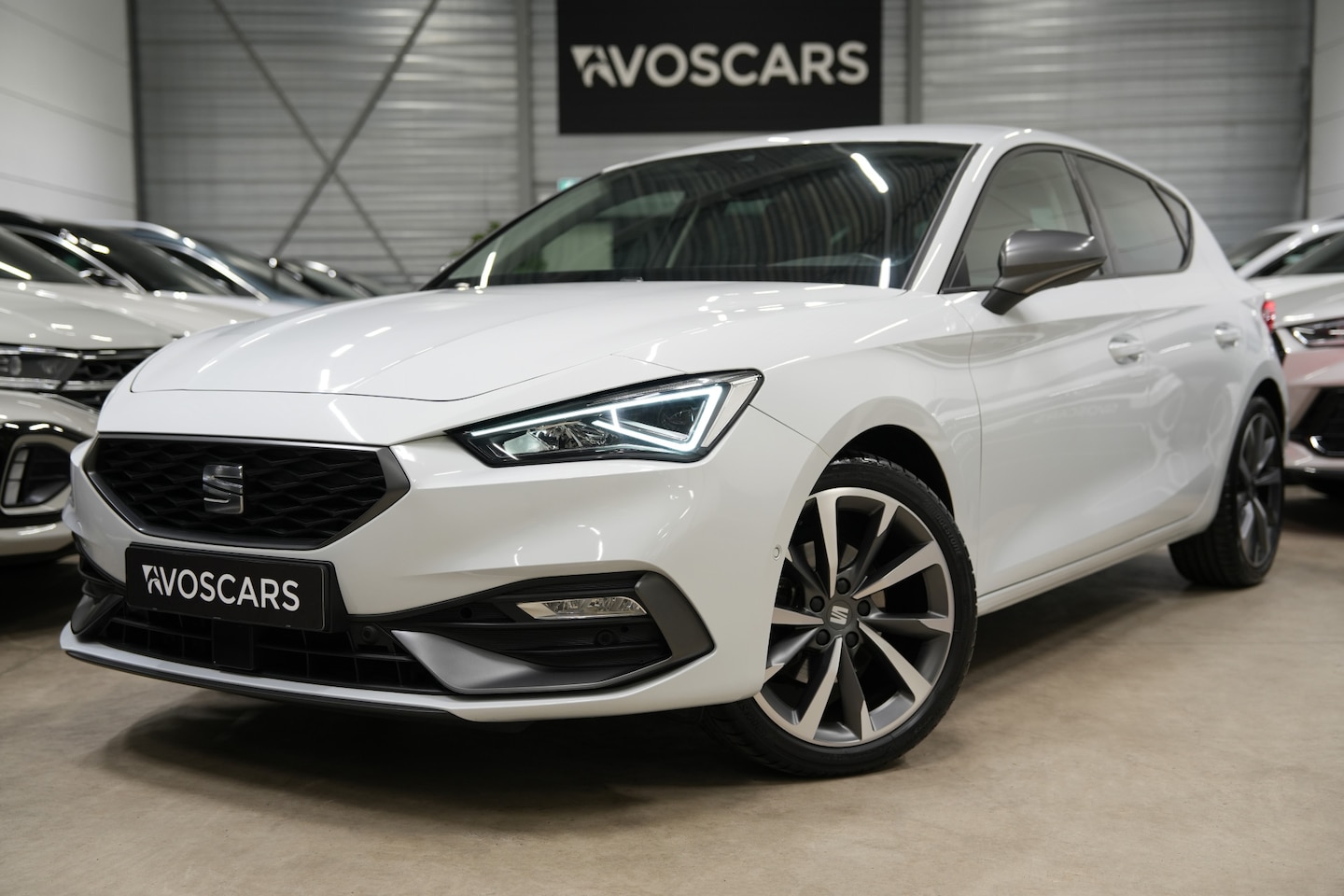 SEAT Leon - 1.5 eTSI FR * Trekhaak - Camera - Sfeer - Keyless - 18" - ACC - Blind Spot * - AutoWereld.nl