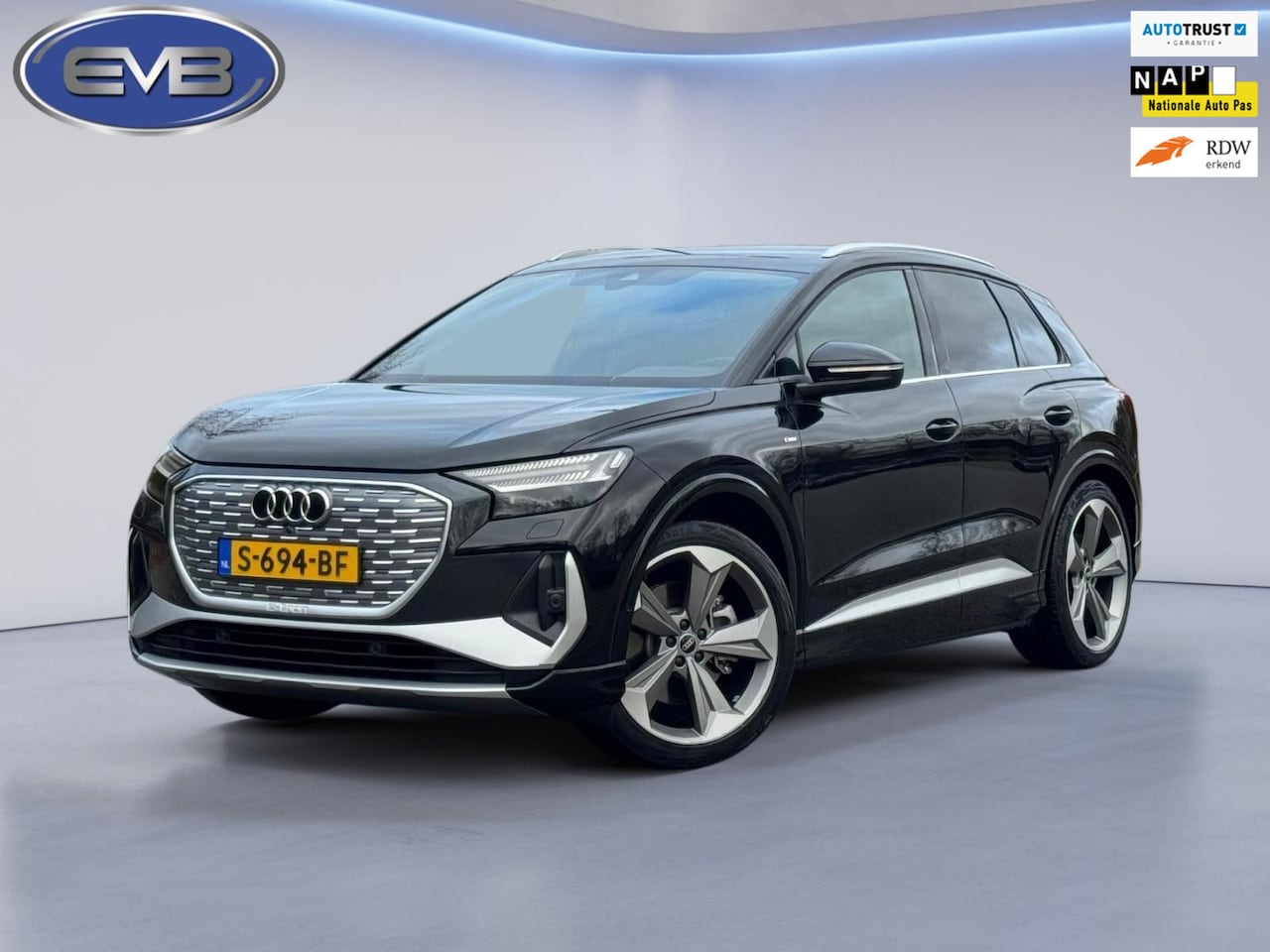 Audi Q4 e-tron - 40 S 300 pk edition 77 kWh, 1 e eigenaar, 2 X S line, 21 inch, elect.bed. trekhaak, NL aut - AutoWereld.nl
