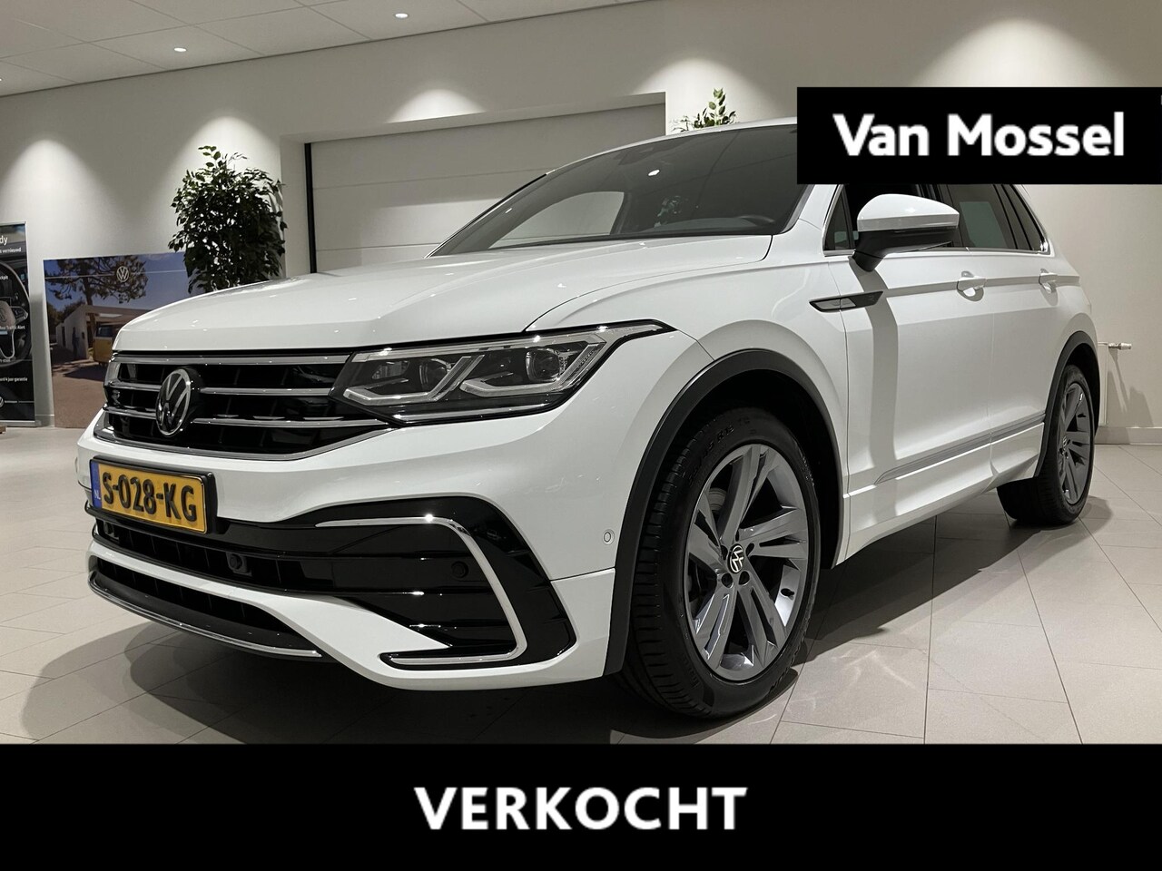 Volkswagen Tiguan - 1.5 TSI R-Line Business+ 150 PK DSG GERESERVEERD | Automaat | Apple Carplay | Elektrische - AutoWereld.nl
