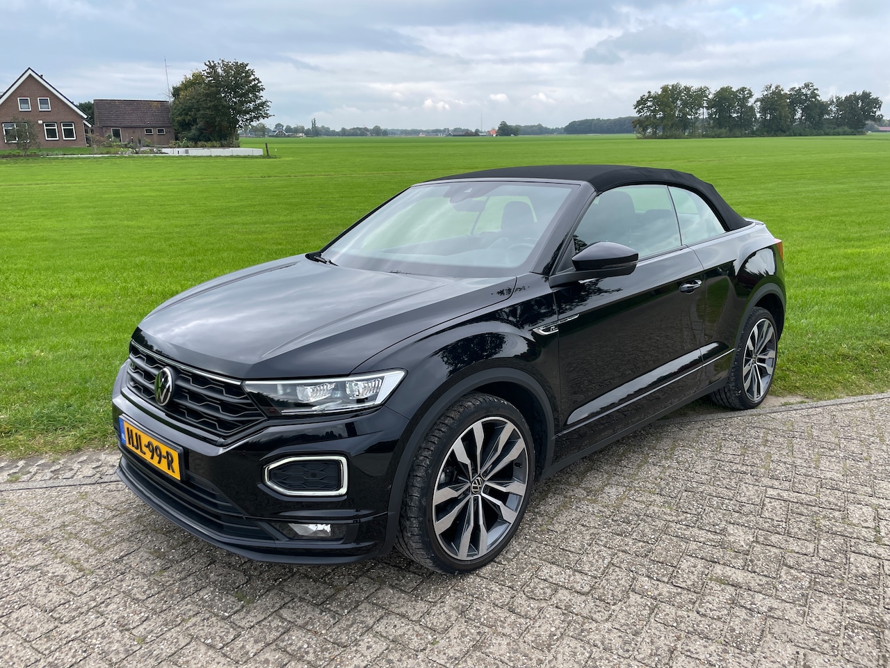 Volkswagen T-Roc Cabrio - 1.5 TSI R-Line adaptive cruise control, climate control, stoel verwarming, pdc, navigatie en digitaal das - AutoWereld.nl