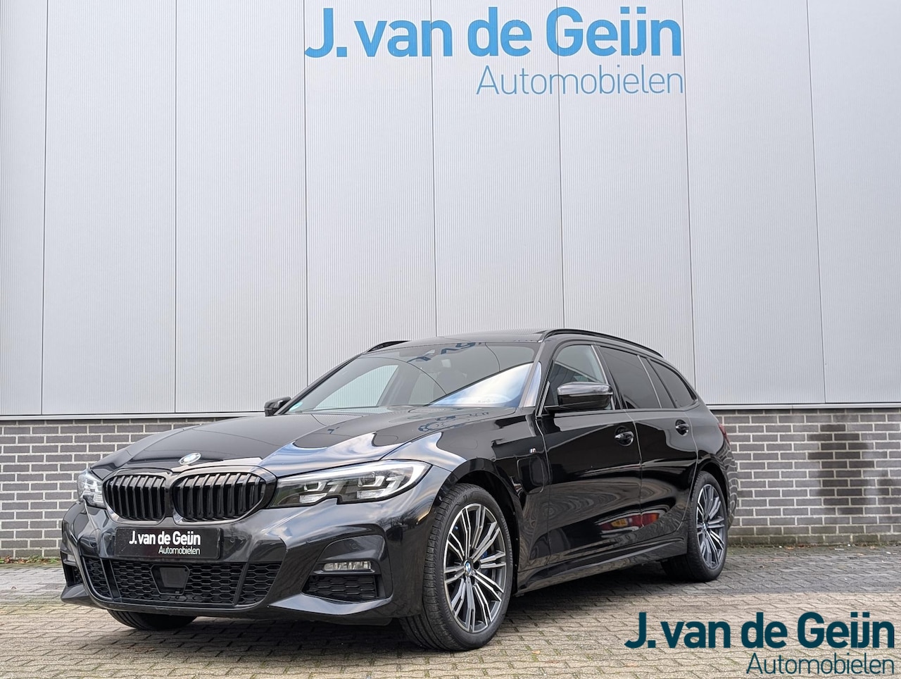 BMW 3-serie Touring - 330e High Executive | M-sport | Panorama | Trekhaak | LED - AutoWereld.nl