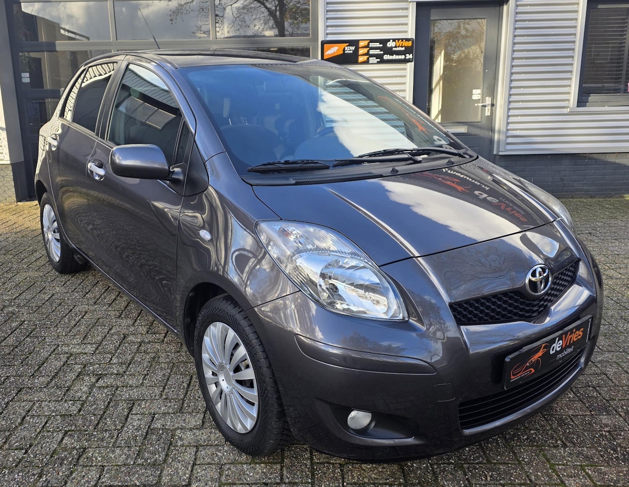 Toyota Yaris - 1.3 VVT-i Executive **CLIMA-PDC-KEYLESSGO** - AutoWereld.nl
