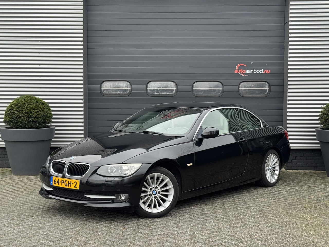BMW 3-serie Cabrio - 320i High Executive | Navigatie | Stoelverwarming | Lederen Bekleding | Lichtmetalen Velge - AutoWereld.nl