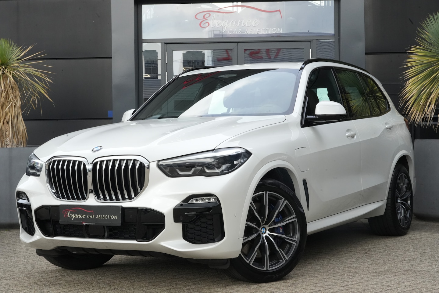 BMW X5 - xDrive45e M Sport High Executive 395pk Panoramadak/Trekhaak/HarmannKardon - AutoWereld.nl