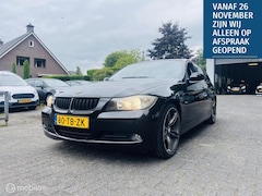 BMW 3-serie Touring - 320i Dynamic Executive 19" LM / Clima / Navi / APK 07-2026