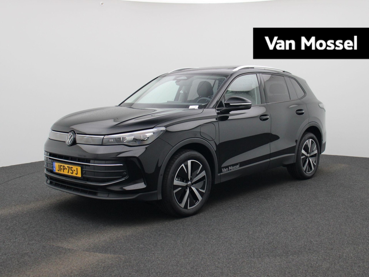 Volkswagen Tiguan - 1.5 eHybrid Life Edition 204 PK | Trekhaak  1800 KG trekgewicht | Panoramadak | Stoelverwa - AutoWereld.nl