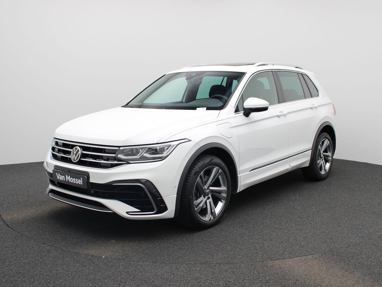 Volkswagen Tiguan - 1.4 TSI eHybrid R-Line 245 PK | SoH 97.7% | Plug-In | Panoramisch Schuif- Kanteldak | Voll - AutoWereld.nl