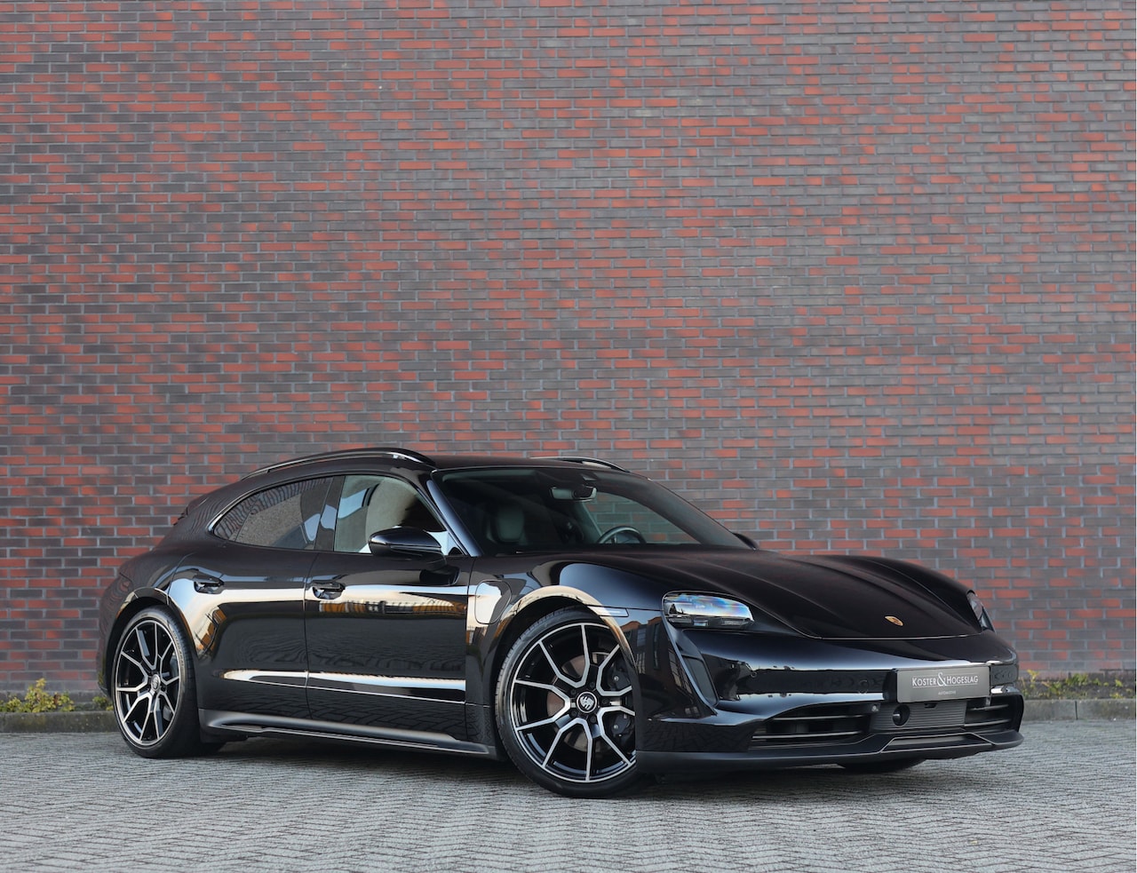 Porsche Taycan Sport Turismo - | Performance accu - Sport Chrono - Pano - AutoWereld.nl