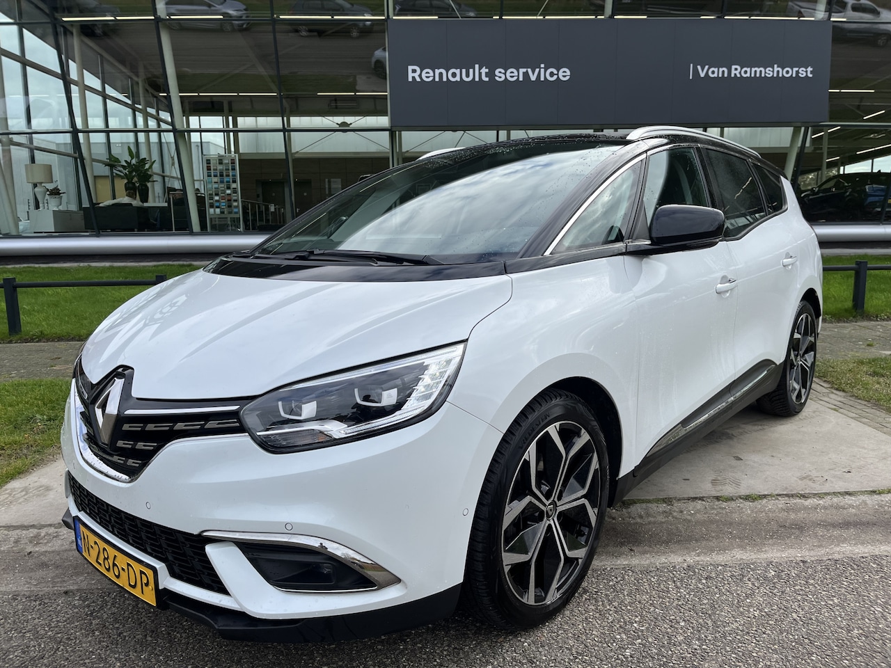 Renault Grand Scénic - 1.3 TCe Intens 140 PK Automaat / Trekhaak / 7-Persoons / Automaat / Elek Stoelvers. / Stoe - AutoWereld.nl