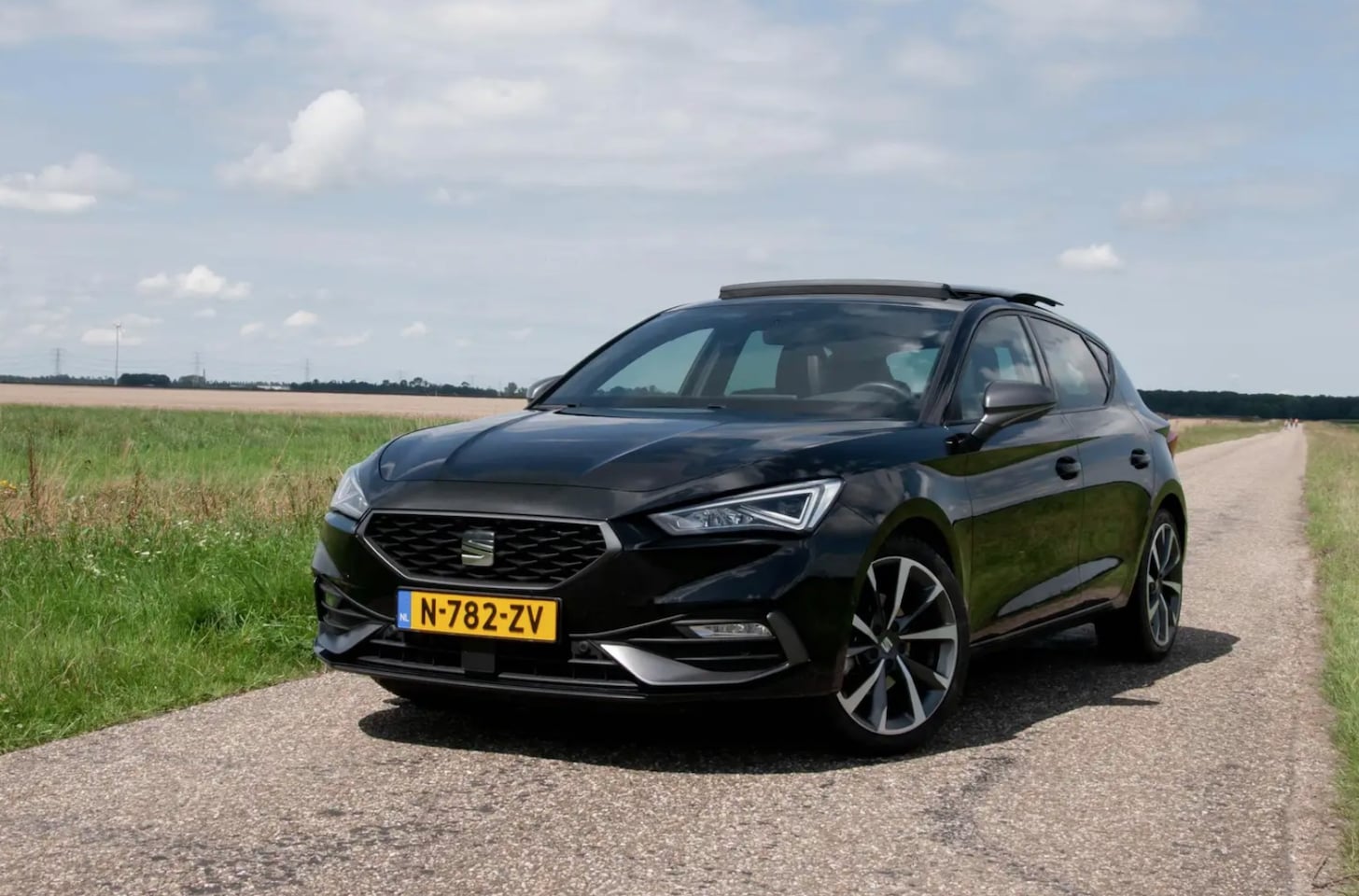SEAT Leon - 1.5 eTSI FR Business Intense FR / DSG 7 / PANO / TREKHAAK / STUURVERW - AutoWereld.nl