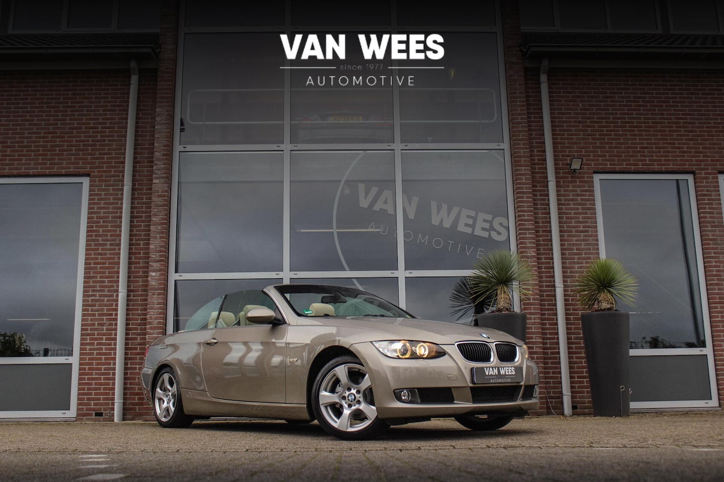 BMW 3-serie Cabrio - 320i E93 Executive | 170 pk | Leer | Xenon | 17 inch | Sportstuur | Trekhaak | Climate con - AutoWereld.nl