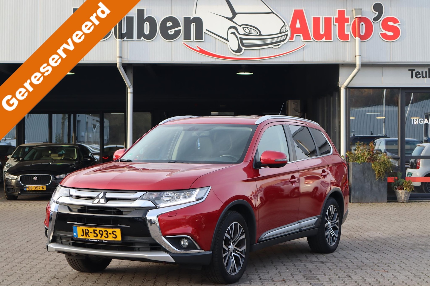 Mitsubishi Outlander - 2.0 Instyle 7 Persoons, Schuif- kanteldak, Camera, Navigatie, Lederen interieur - AutoWereld.nl