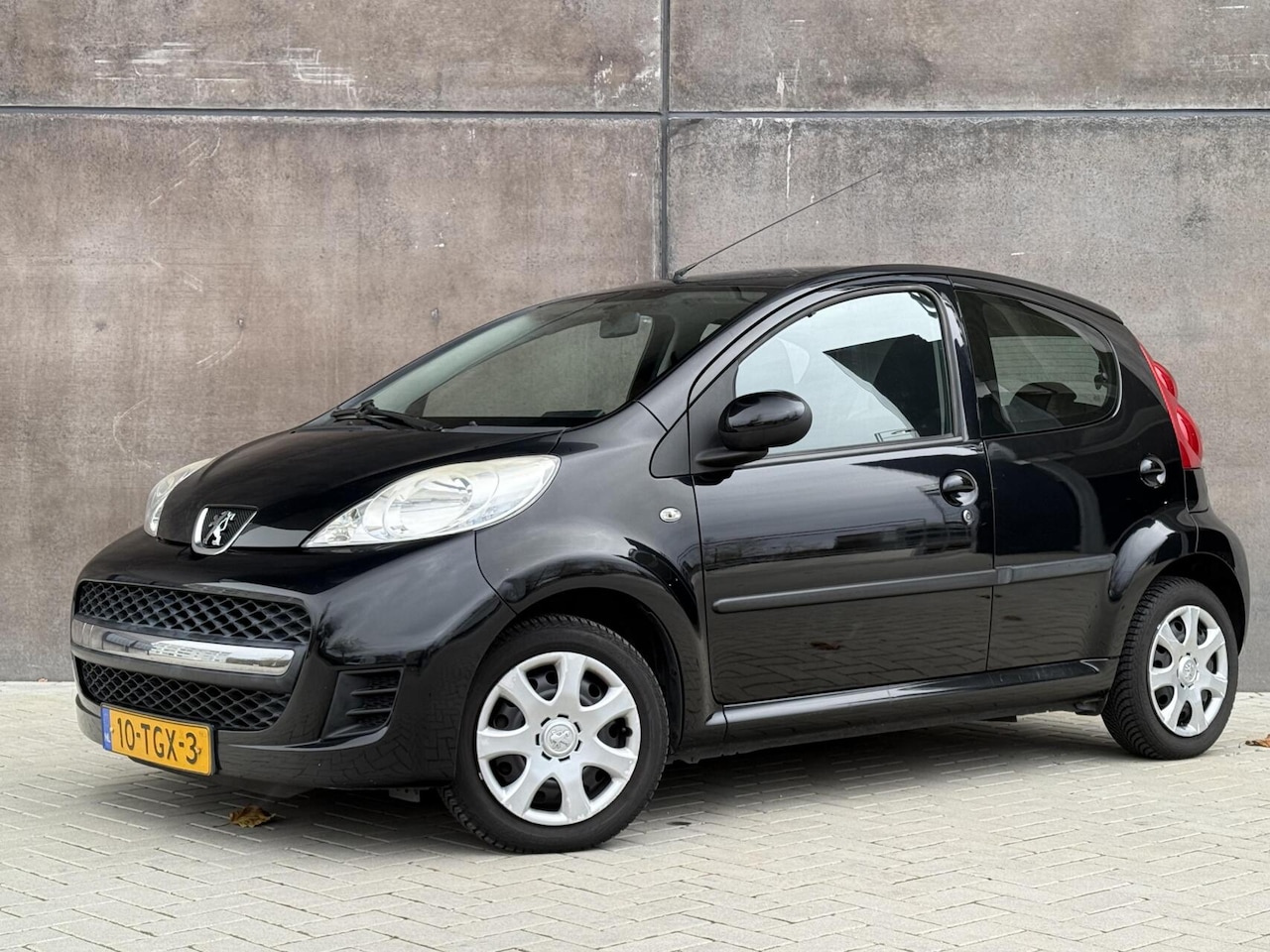 Peugeot 107 - 1.0-12V Sportium Airco | CarPlay | 5 Deurs | Elek. Pakket! - AutoWereld.nl