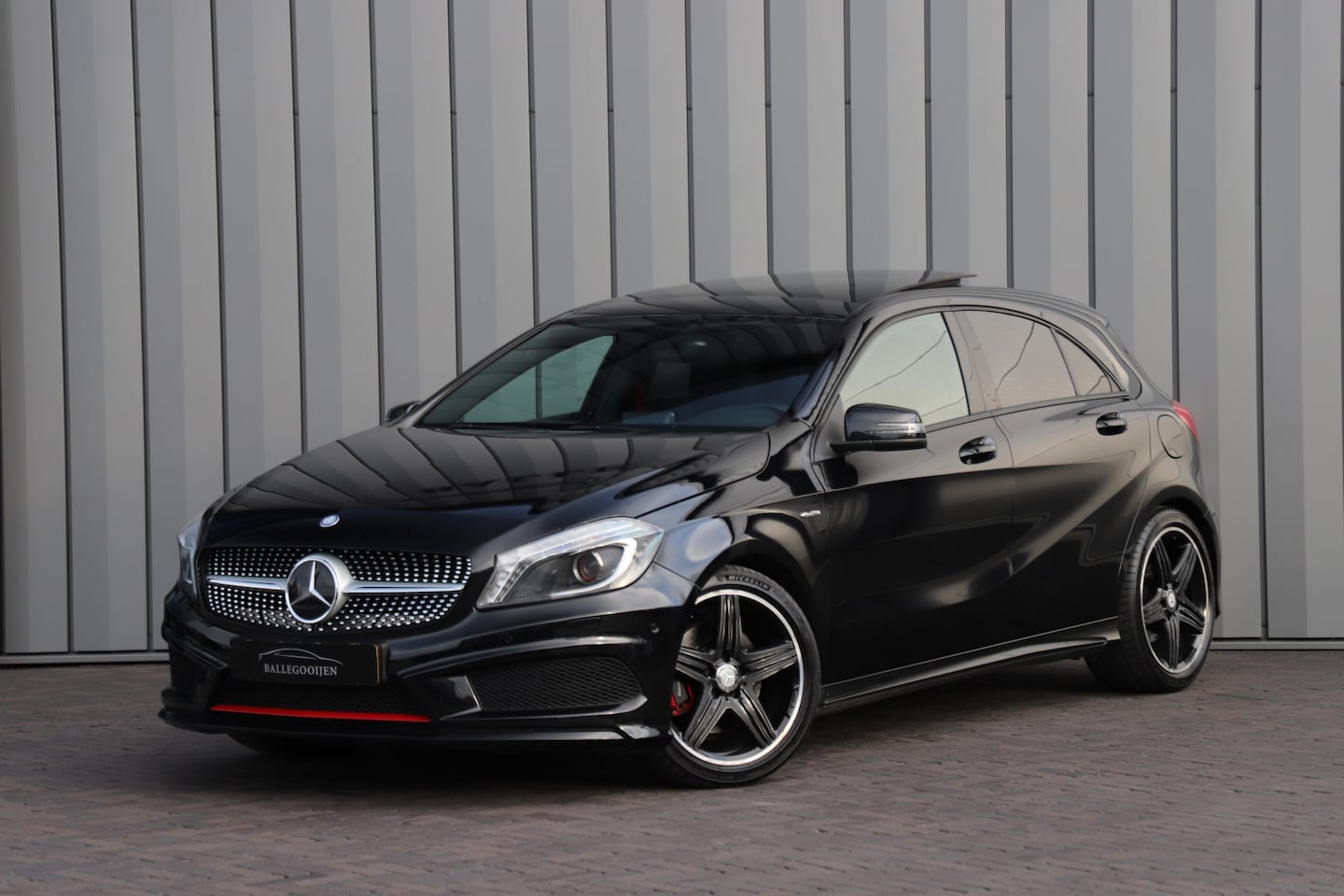Mercedes-Benz A-klasse - 250 AMG Sport Aut7 | 211PK | Panoramadak | Memory | Stoelverwarming | Apple-carplay | Clim - AutoWereld.nl