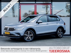 Volkswagen Tiguan - 1.5 TSI Elegance | Trekhaak | 360 Camera | Schuif/ Kantel Panorama Dak | Stoelverwarming |