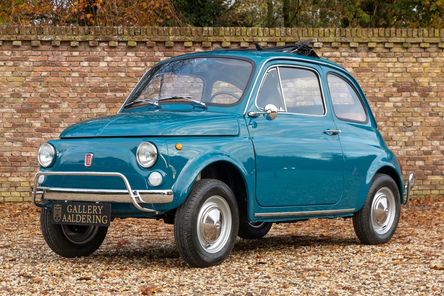 Fiat 500 L - "Recently completely restored and rebuilt" "La Dolce Vita" in Turquoise Blue with "Marrone - AutoWereld.nl