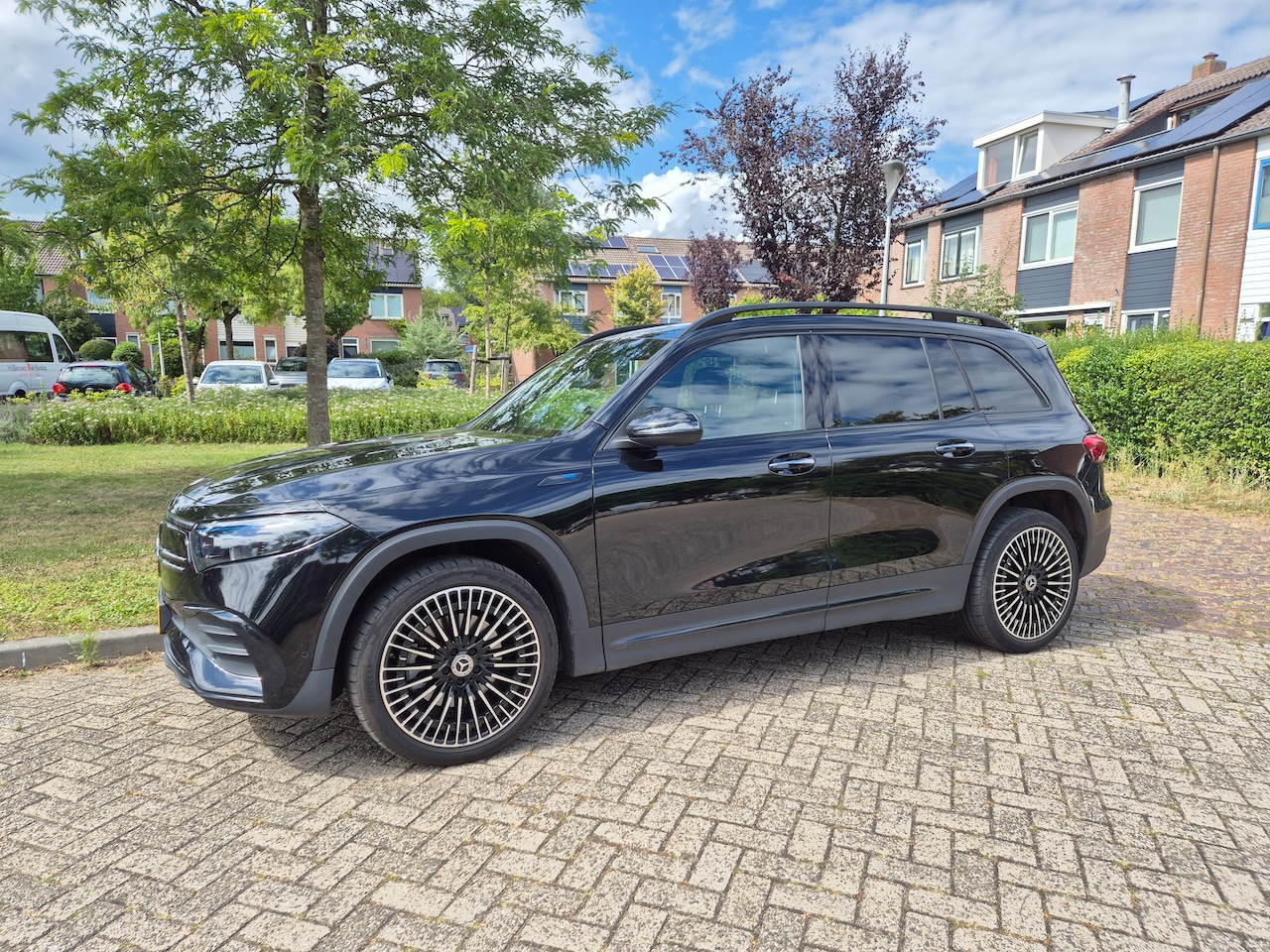 Mercedes-Benz EQB - 250 AMG Line 7p. 67 kWh Compleet uitgeruste Mercedes-Benz EQB 250 AMG Line | 7-zitter | Panoramadak | Nightpakket - AutoWereld.nl