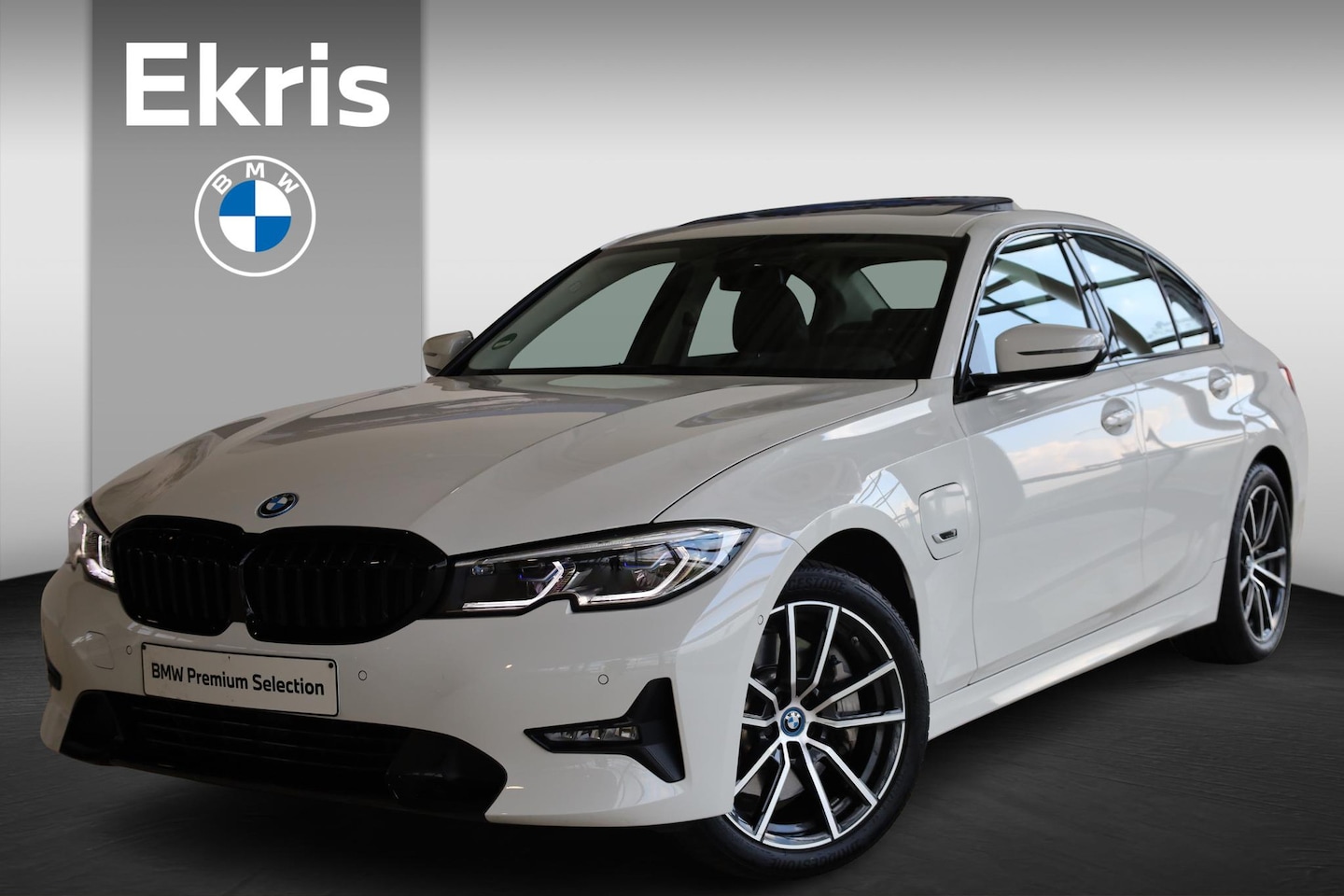 BMW 3-serie - Sedan 330e xDrive High Executive Sport-Line / Schuif-kantel dak - AutoWereld.nl