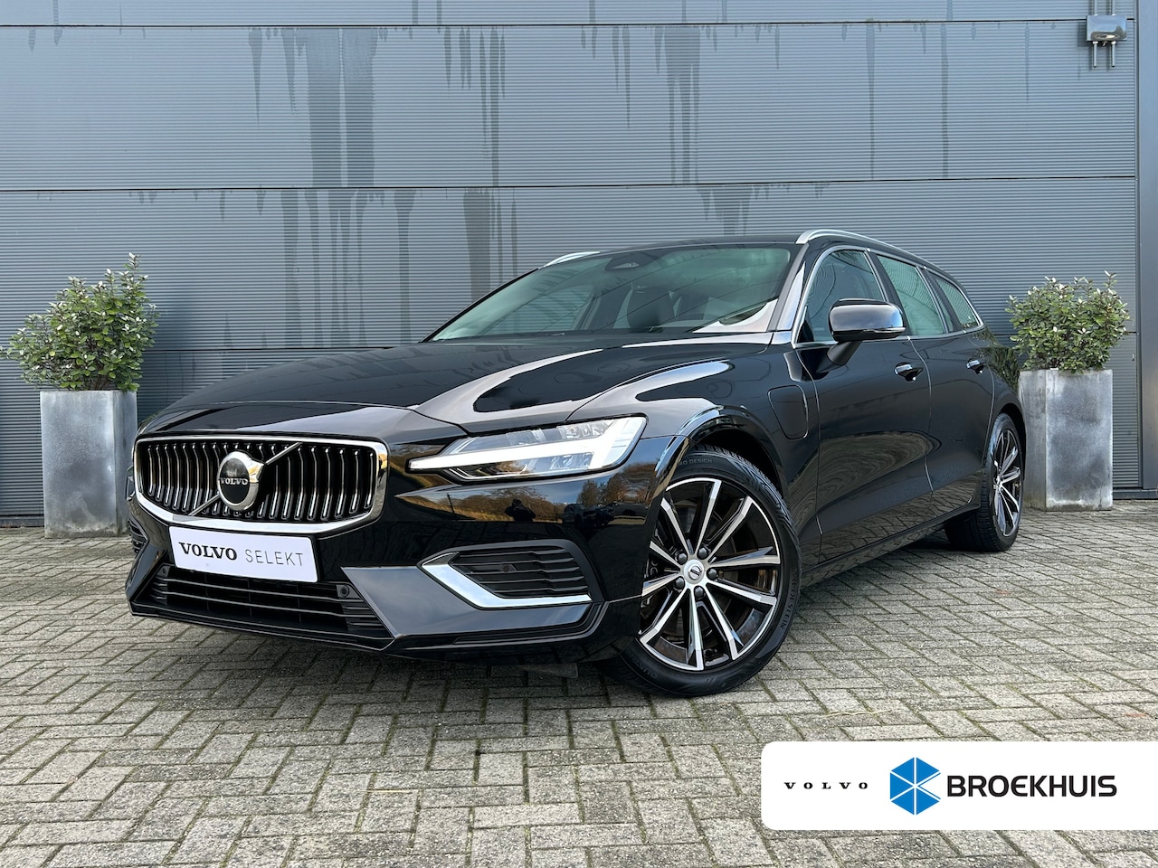 Volvo V60 - 2.0 T6 Plug-in hybrid AWD Essential Bright - AutoWereld.nl