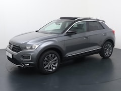 Volkswagen T-Roc - 1.5 TSI Sport | 150 PK | Automaat | Trekhaak | Panoramadak | Adaptive cruise control |