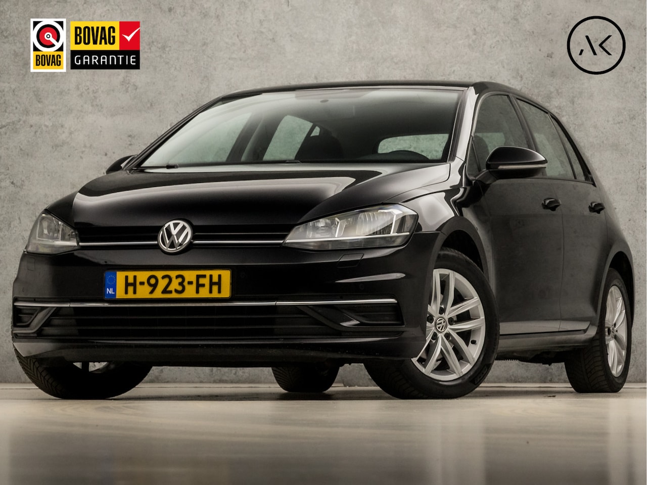 Volkswagen Golf - 1.0 TSI Highline Sportline Automaat (APPLE CARPLAY, GROOT NAVI, STOELVERWARMING, GETINT GL - AutoWereld.nl