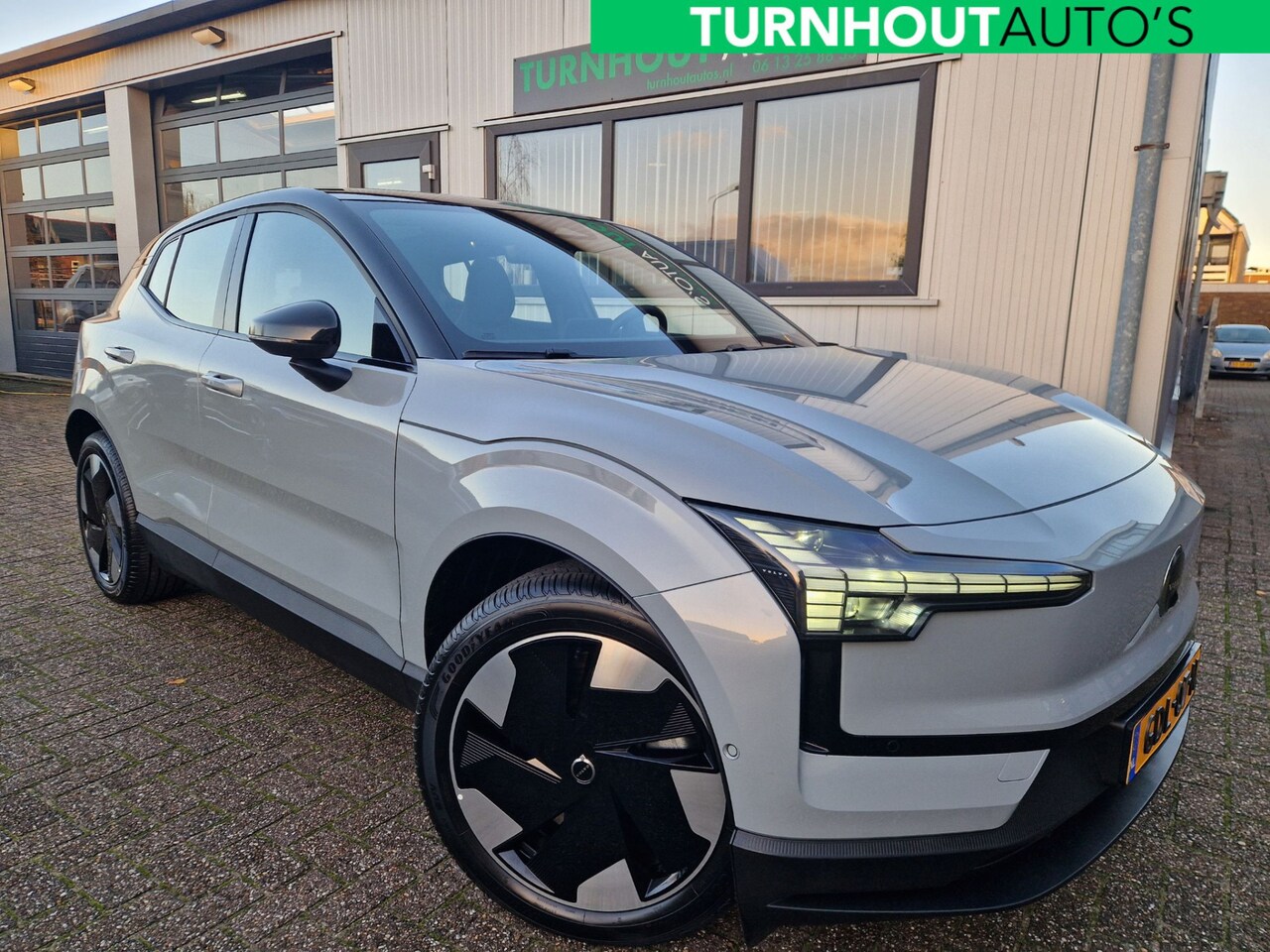 Volvo EX30 - Twin Motor Performance Ultra 69 kWh 436PK NL AUTO | PANORAMADAK | 360 Cam - AutoWereld.nl