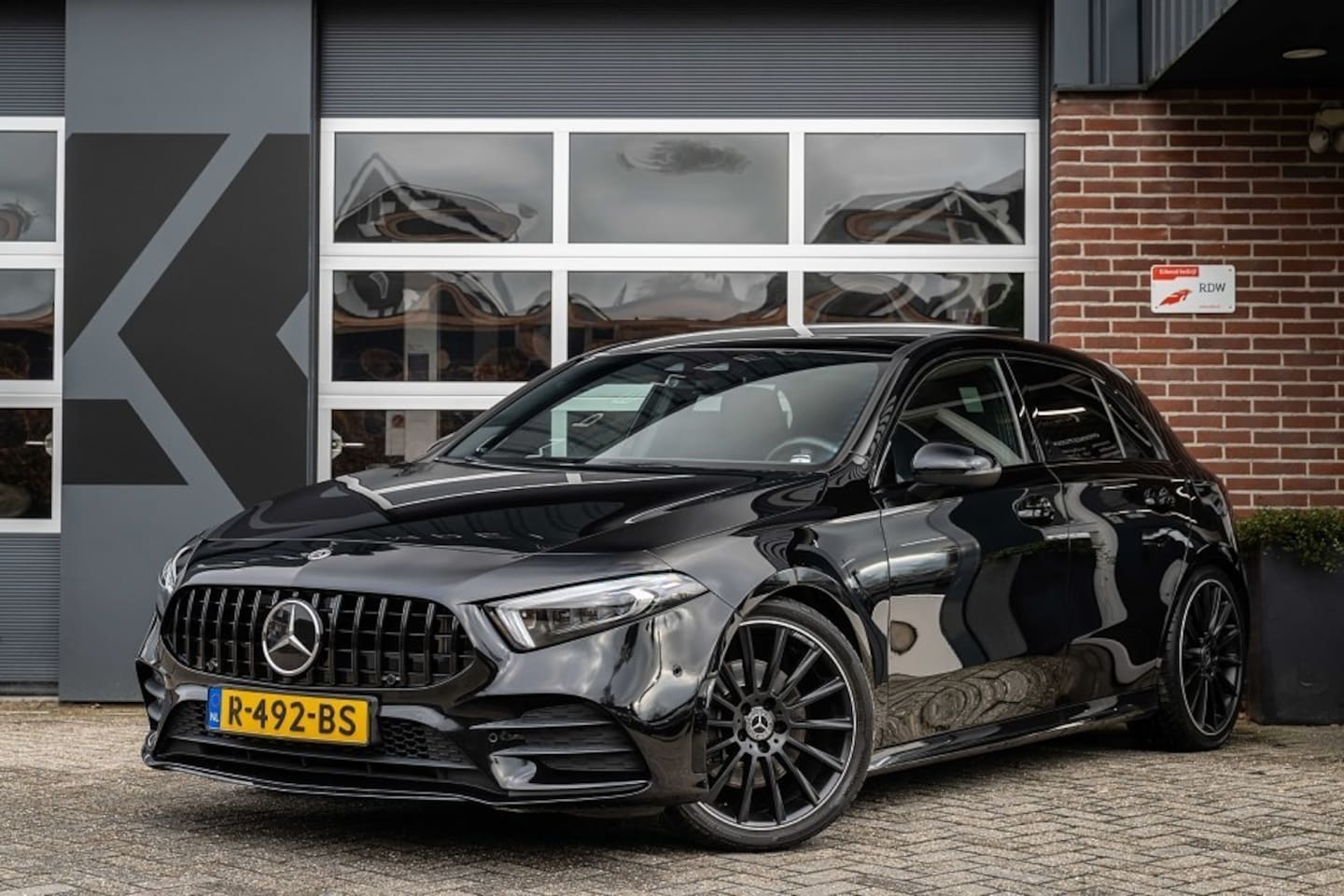 Mercedes-Benz A-klasse - 220 4MATIC Premium Plus | Nightpakket | AMG-Line | Panorama | Burmeister | Sfeerverlichtin - AutoWereld.nl