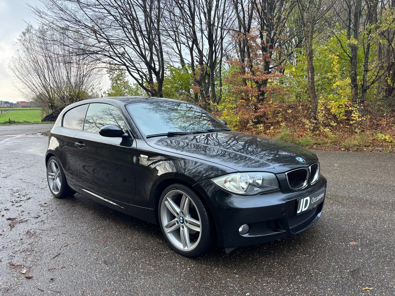 BMW 1-serie - 116i Introduction | M-Pakket | 18'' | APK 12-2026 - AutoWereld.nl