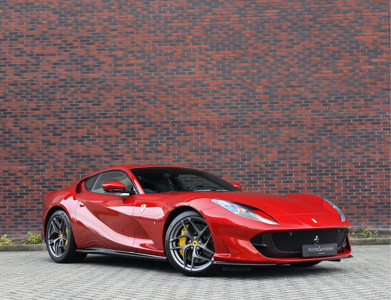 Ferrari 812 Superfast - 6.5 V12 HELE | Rosso Fuoco - New Power - Lift - JBL - AutoWereld.nl