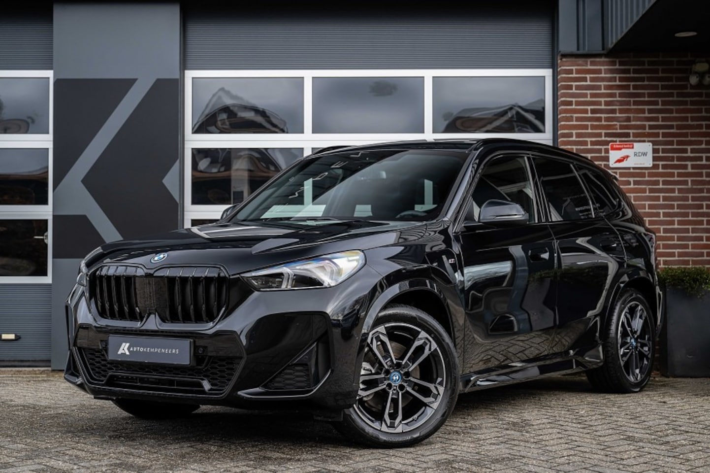BMW X1 - 25e xDrive M Sport | Panorama | Shadow | Camera | Elek. Trekhaak | Adap. led | Stoelverwar - AutoWereld.nl