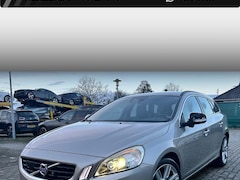 Volvo V60 - 2.0T Momentum | Youngtimer | 200PK | BLIS | Adaptieve cruise control | Climate control | B