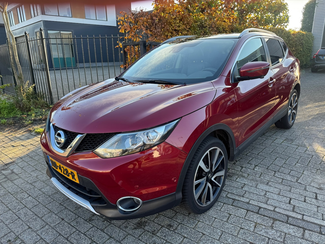 Nissan Qashqai - 1.2 Tekna AUTOMAAT LEDER XENON PANO 360 CAMERA CRUISE VOL!! - AutoWereld.nl