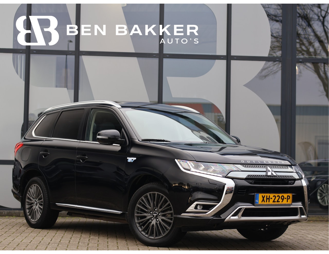 Mitsubishi Outlander - 2.4 PHEV Intense+ | Dakje | Trekhaak | Camera | Carplay | Standkachel | DAB | - AutoWereld.nl