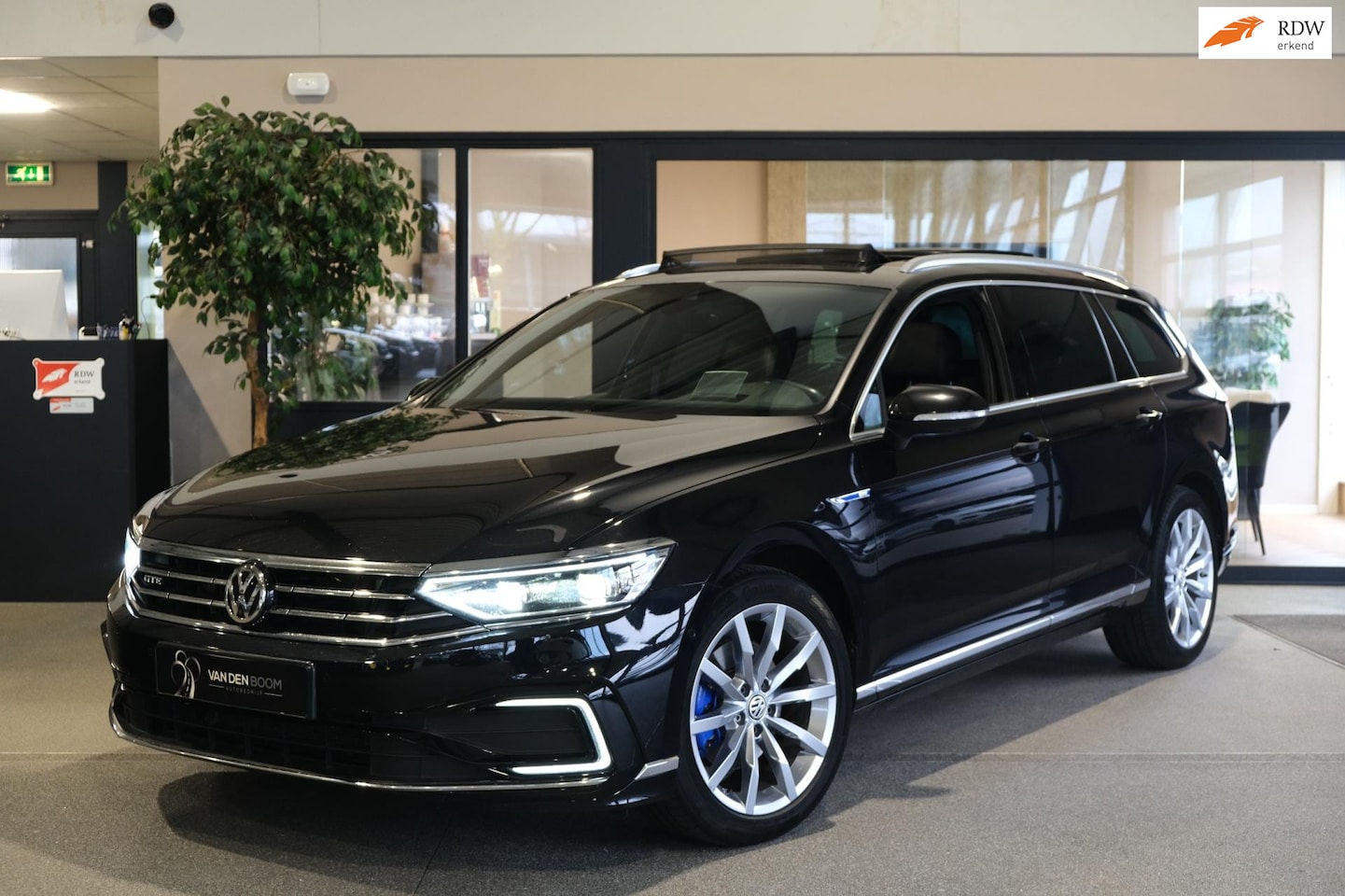 Volkswagen Passat Variant - 1.4 TSI PHEV GTE 218PK Pano Trekhaak Virtual Led Keyless ACC - AutoWereld.nl
