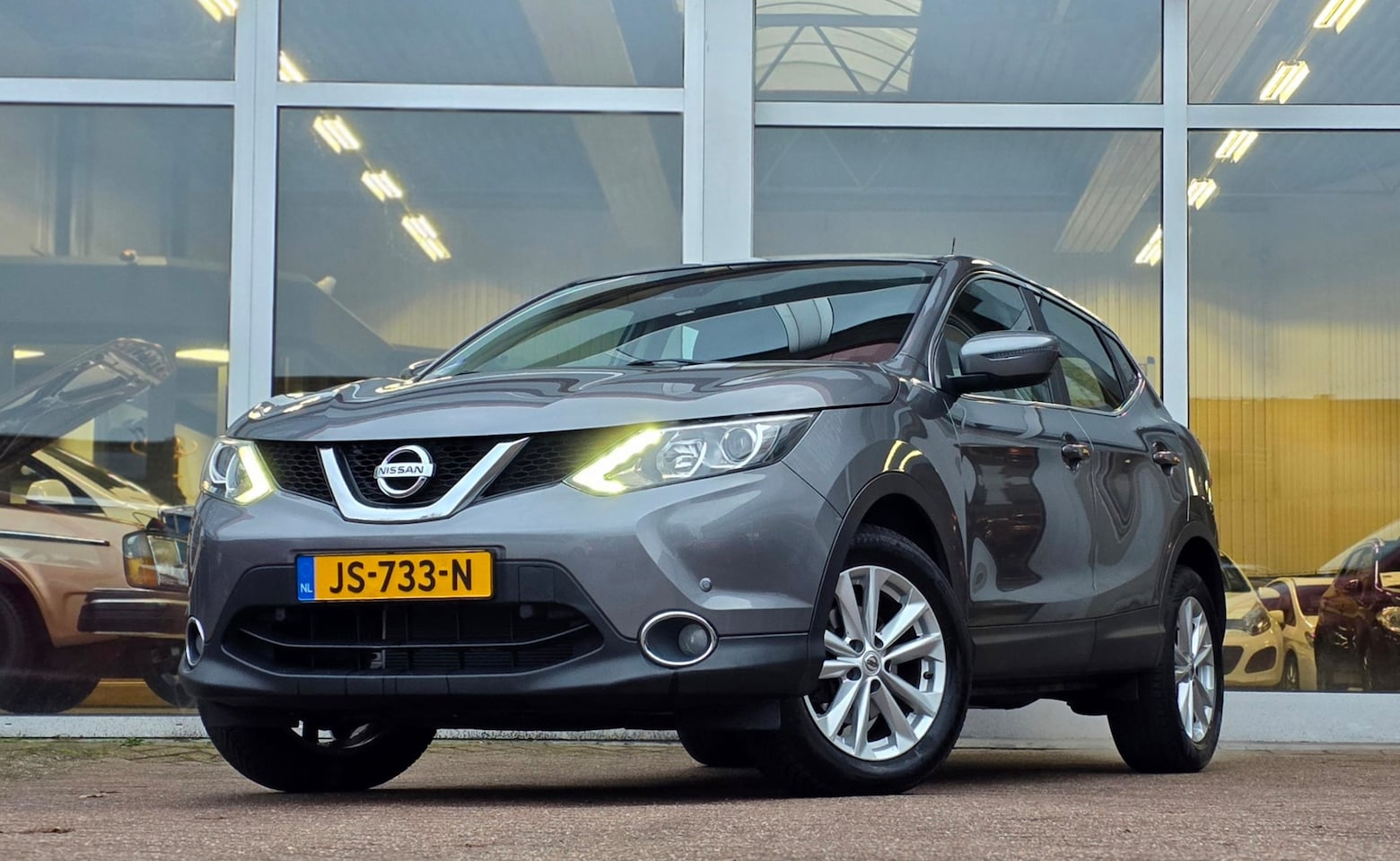 Nissan Qashqai - 1.2 Acenta Trekhaak 2e Eigenaar Camera Navi LED Mooi! - AutoWereld.nl