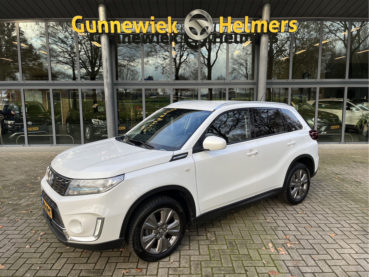 Suzuki Vitara - 1.5 Hybrid Select | AUTOMAAT | DEALER OH | ADAPT. CRUISE | CAMERA | CARPLAY | LED | NAVI | - AutoWereld.nl