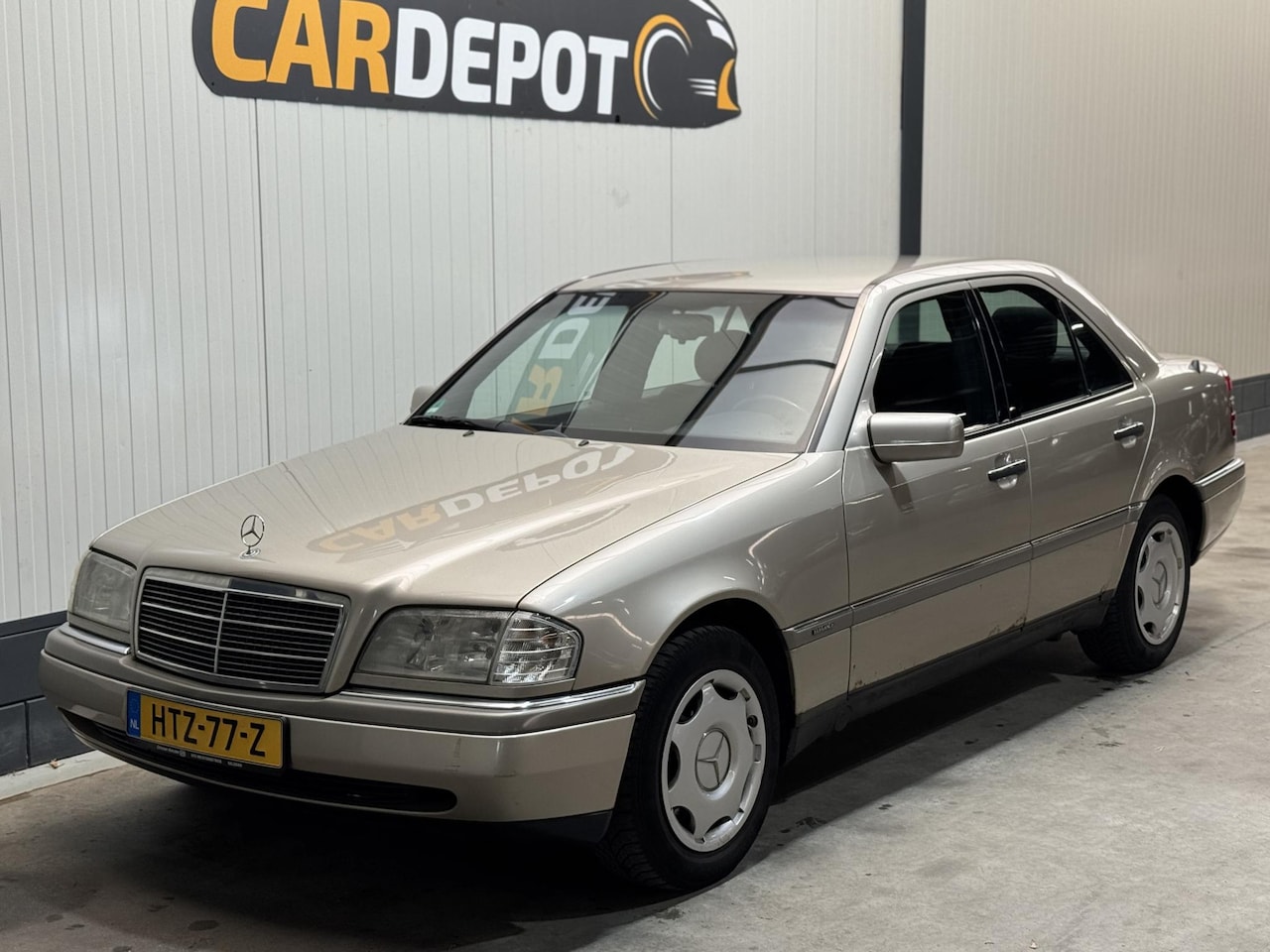 Mercedes-Benz C-klasse - 280 Classic Nette wagen Airco Automaat Trekhaak - AutoWereld.nl