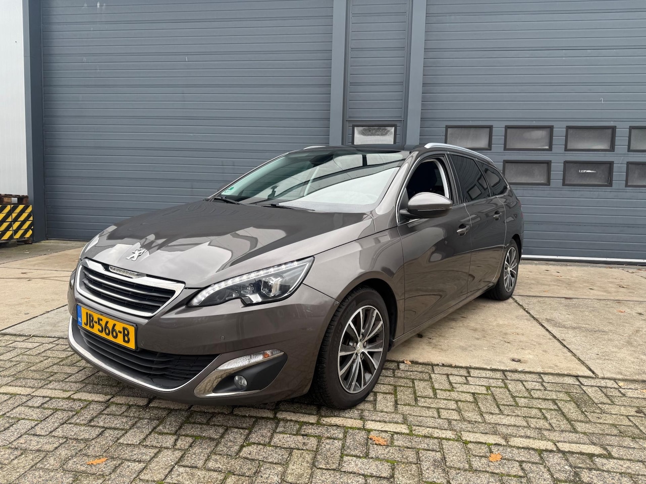 Peugeot 308 SW - 1.2 PureTech Blue Lease Premium 1.2 PureTech Blue Lease Premium - AutoWereld.nl