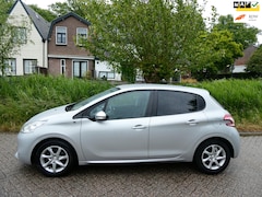 Peugeot 208 - 1.2 VTi Style 5-deurs Airco Cruise Navi Trekhaak 1150kg