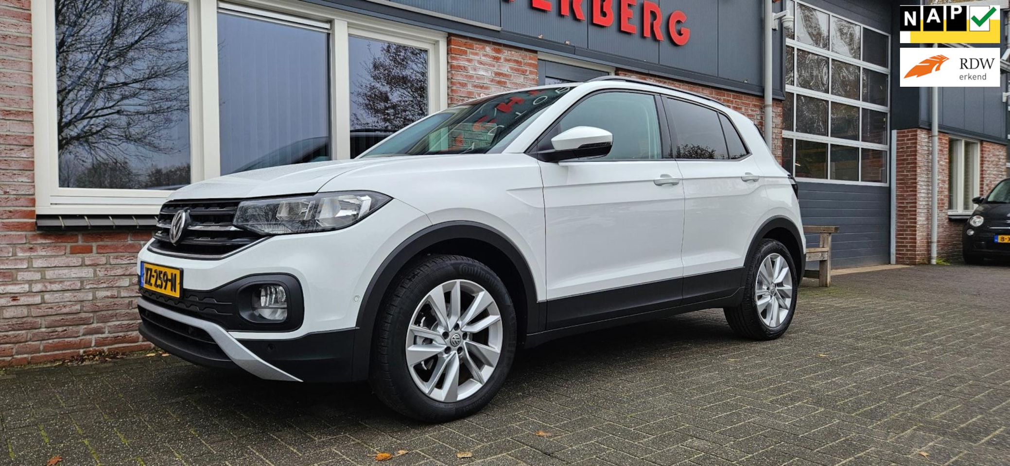 Volkswagen T-Cross - 1.0 TSI Life NAP! Carplay! Mooie/Nette Auto! PDC! Dealer Onderhouden! Airco/Clima! Cruise - AutoWereld.nl